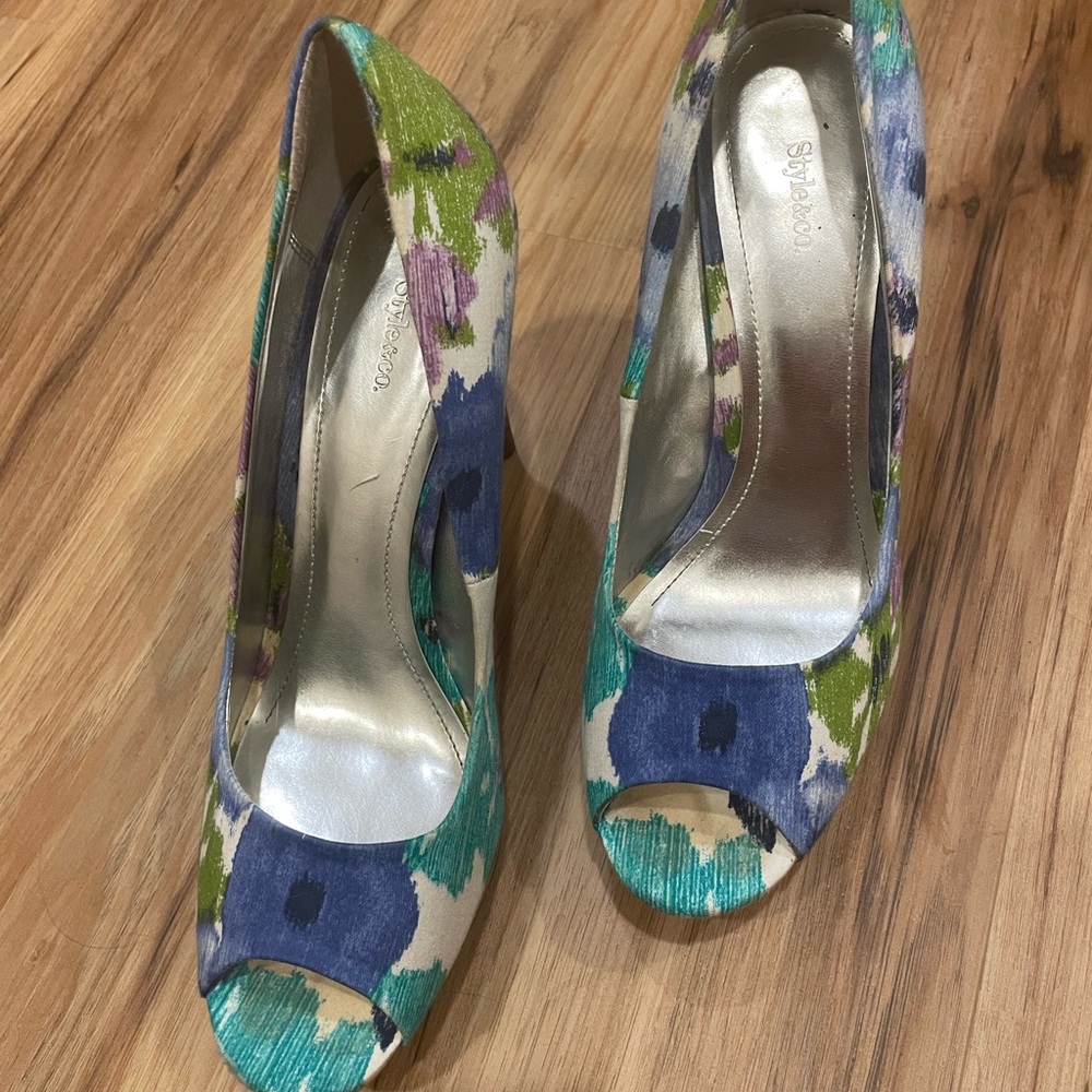 Style & Co floral heels worn once